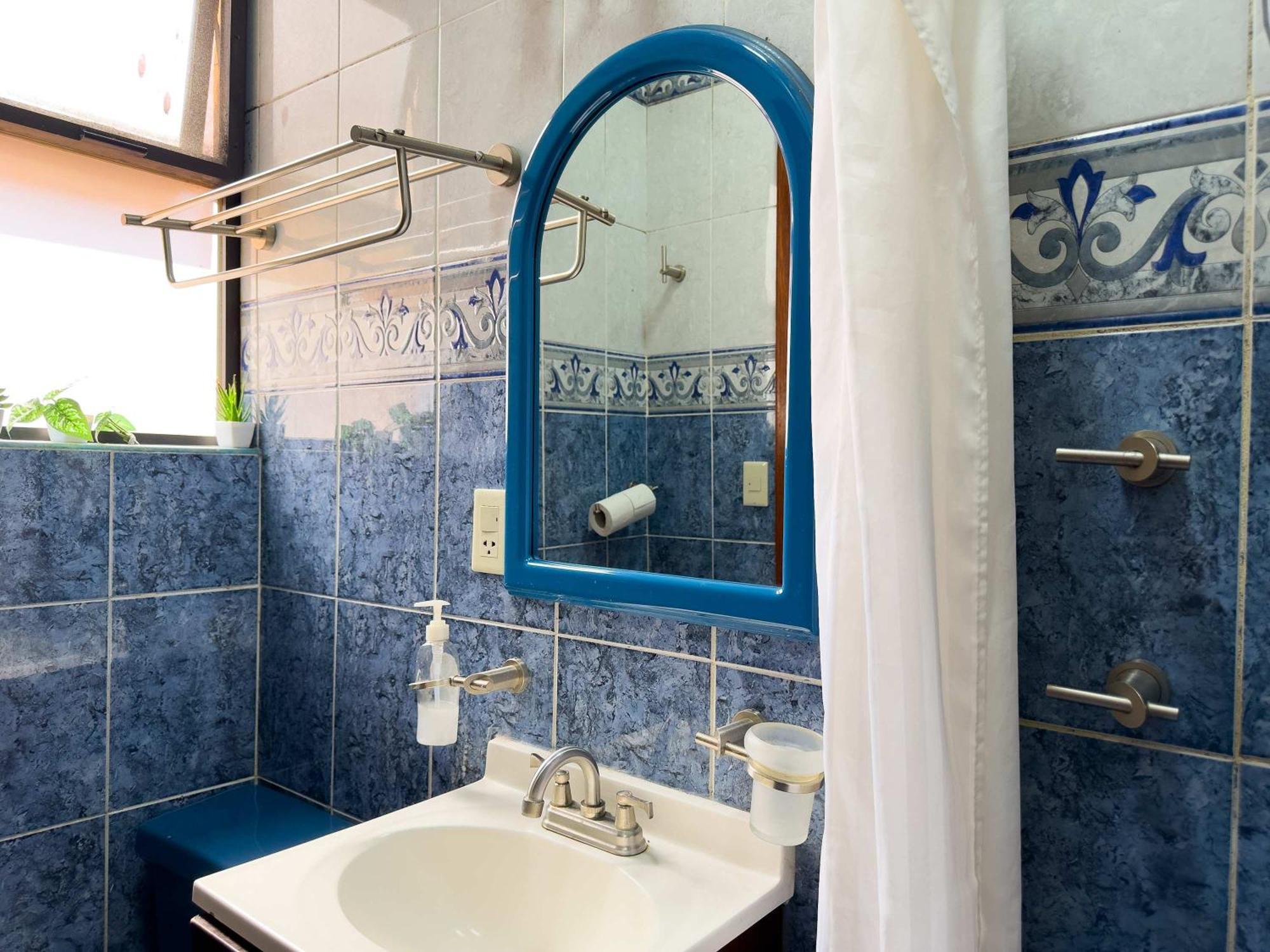 Excellent Location Wide House 5 Bedroom Roma Sur *
