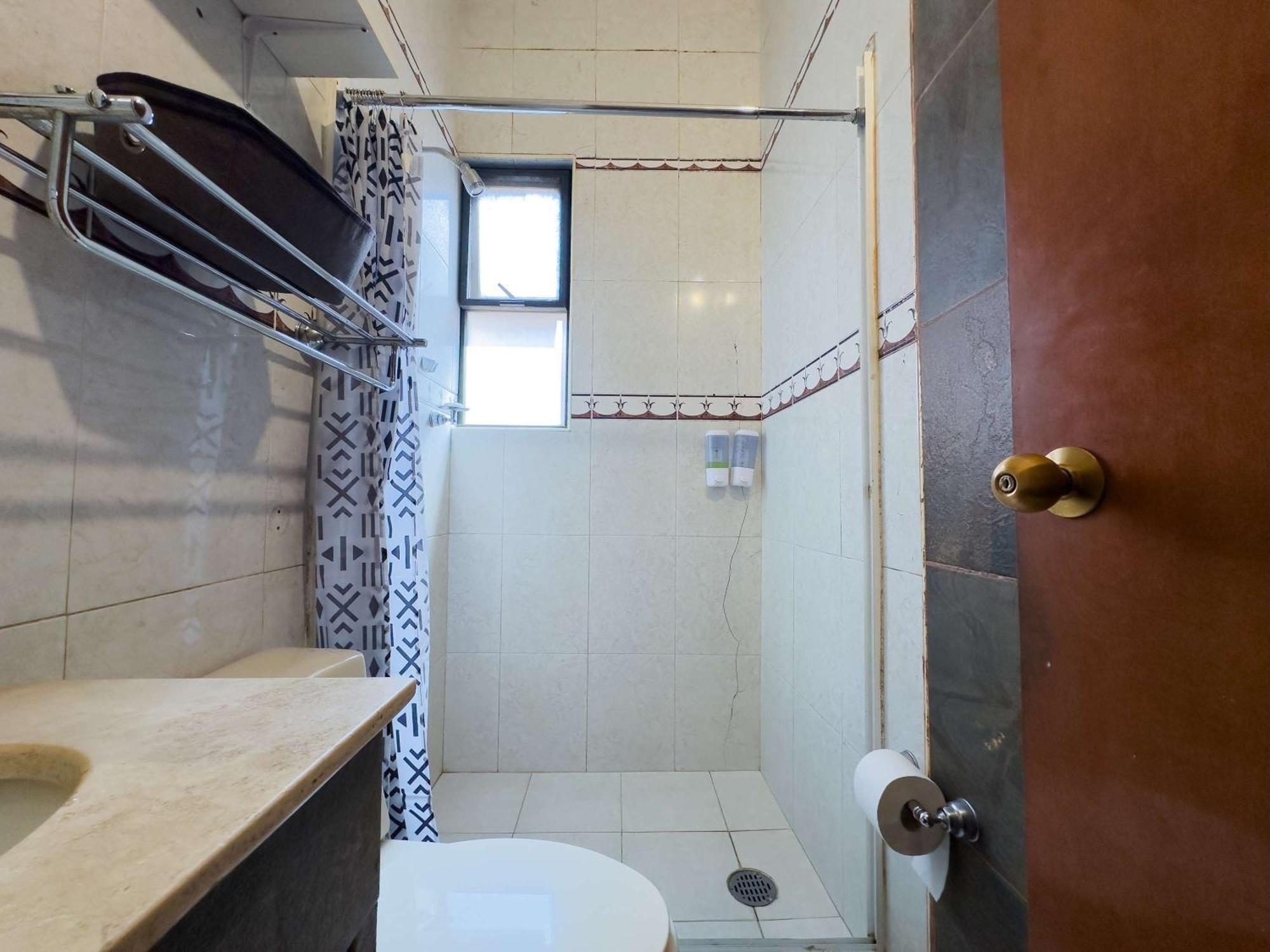 Excellent Location Wide House 5 Bedroom Roma Sur *