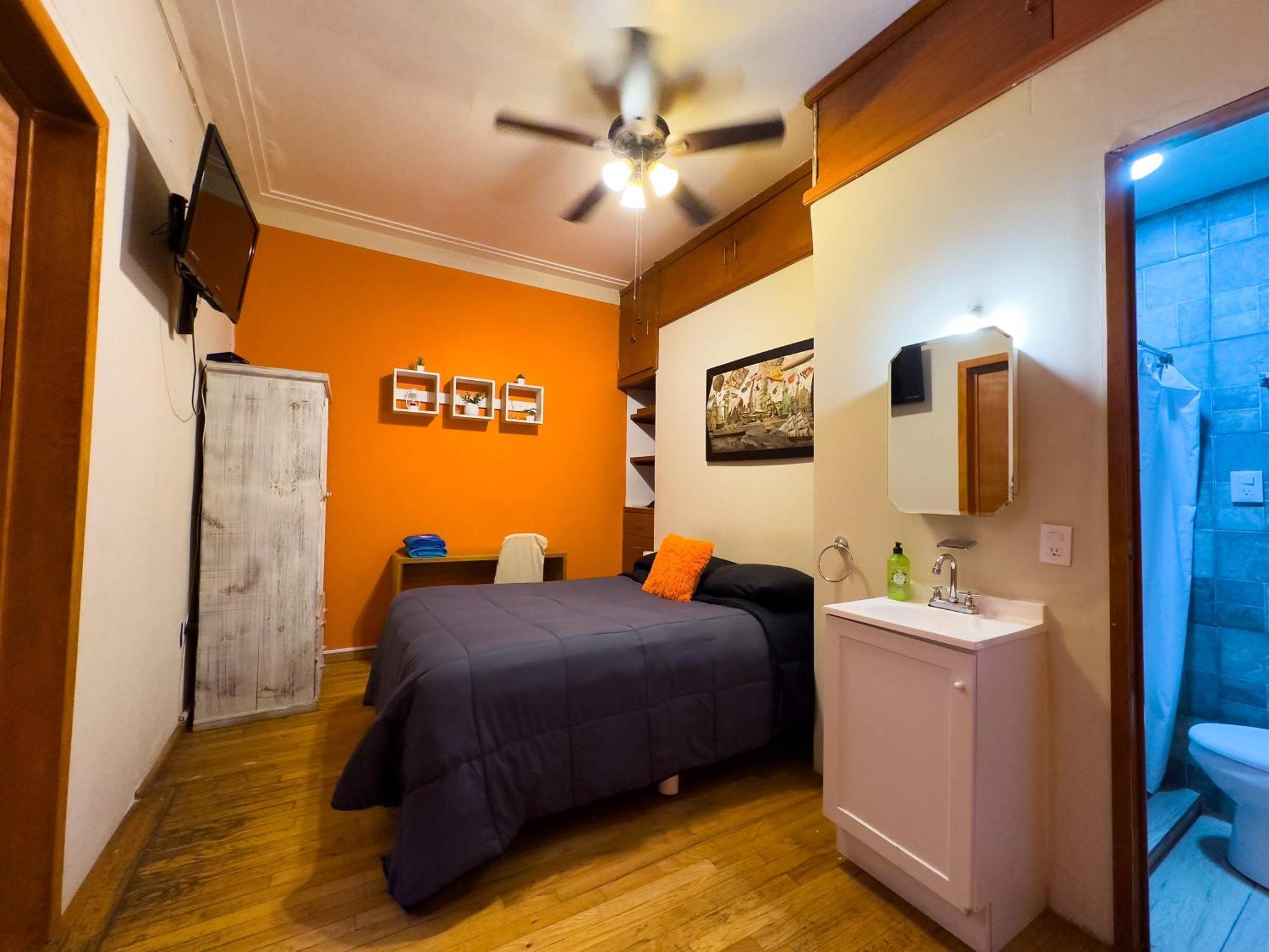 Excellent Location Wide House 5 Bedroom Roma Sur Сasa de vacaciones *