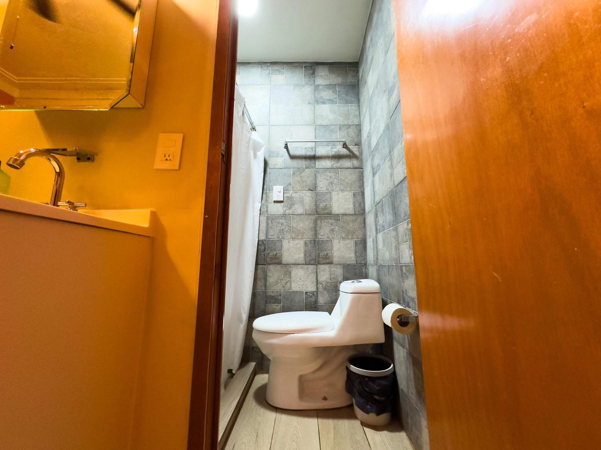 Excellent Location Wide House 5 Bedroom Roma Sur *
