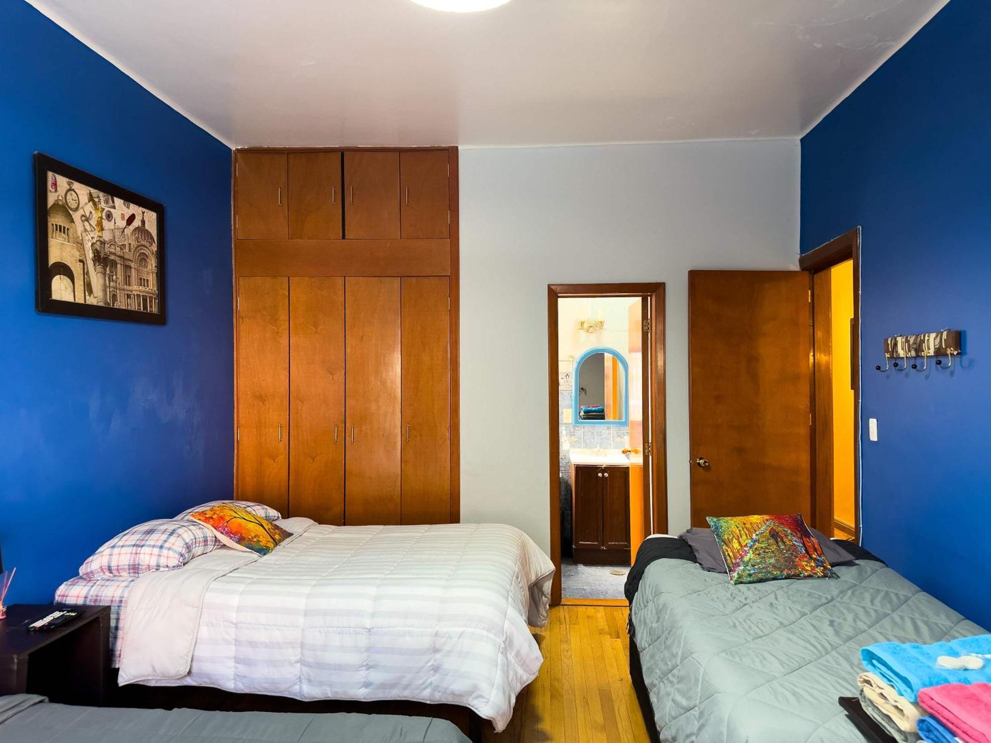 Сasa de vacaciones Excellent Location Wide House 5 Bedroom Roma Sur