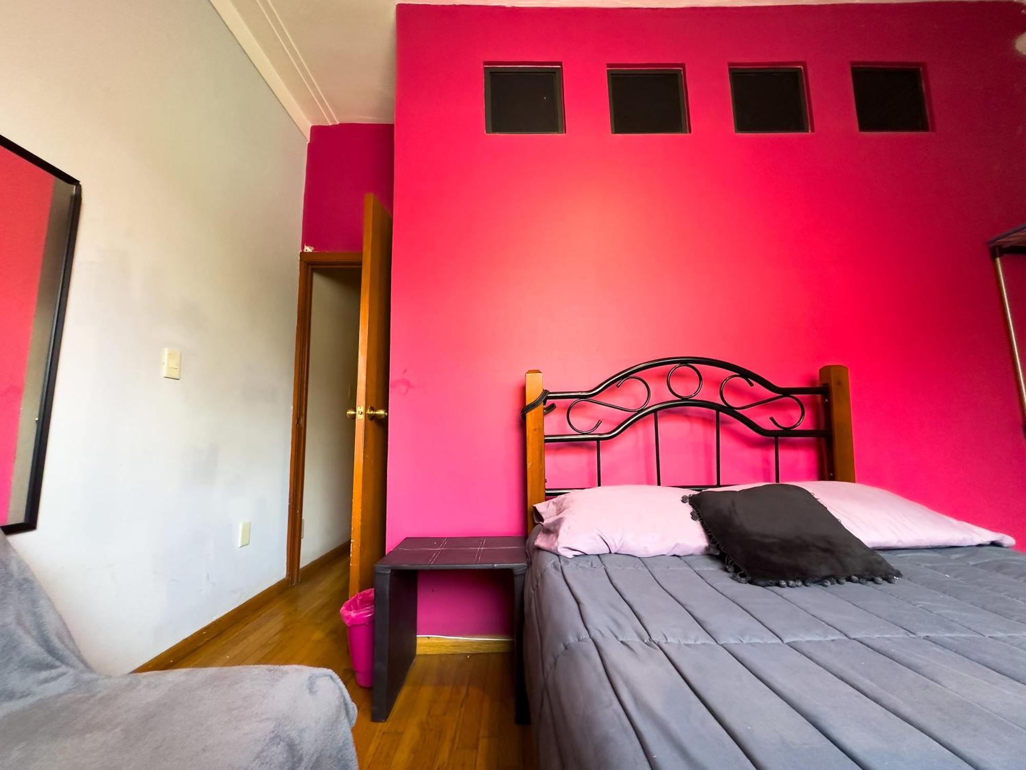 Excellent Location Wide House 5 Bedroom Roma Sur Сasa de vacaciones