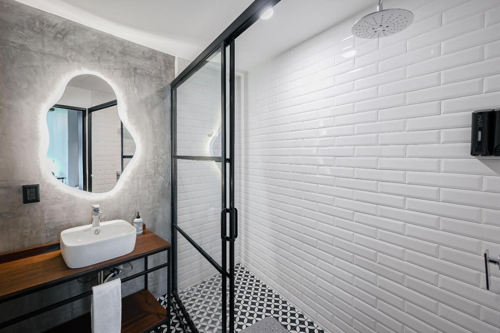 Botanic Loft Stylish & Cozy Retreat W Kitchen & Private Bath