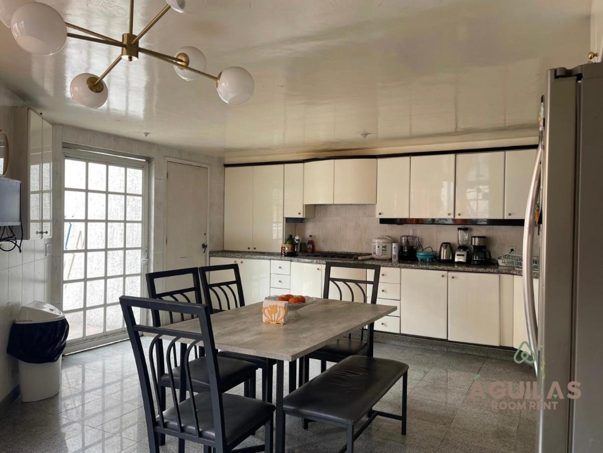 Aguilas Rent Homestay Mexico City