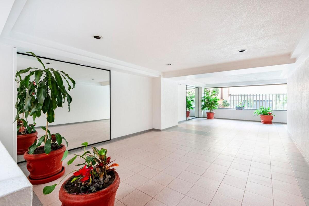 Apartment Spacious Located Very Close To Wtc