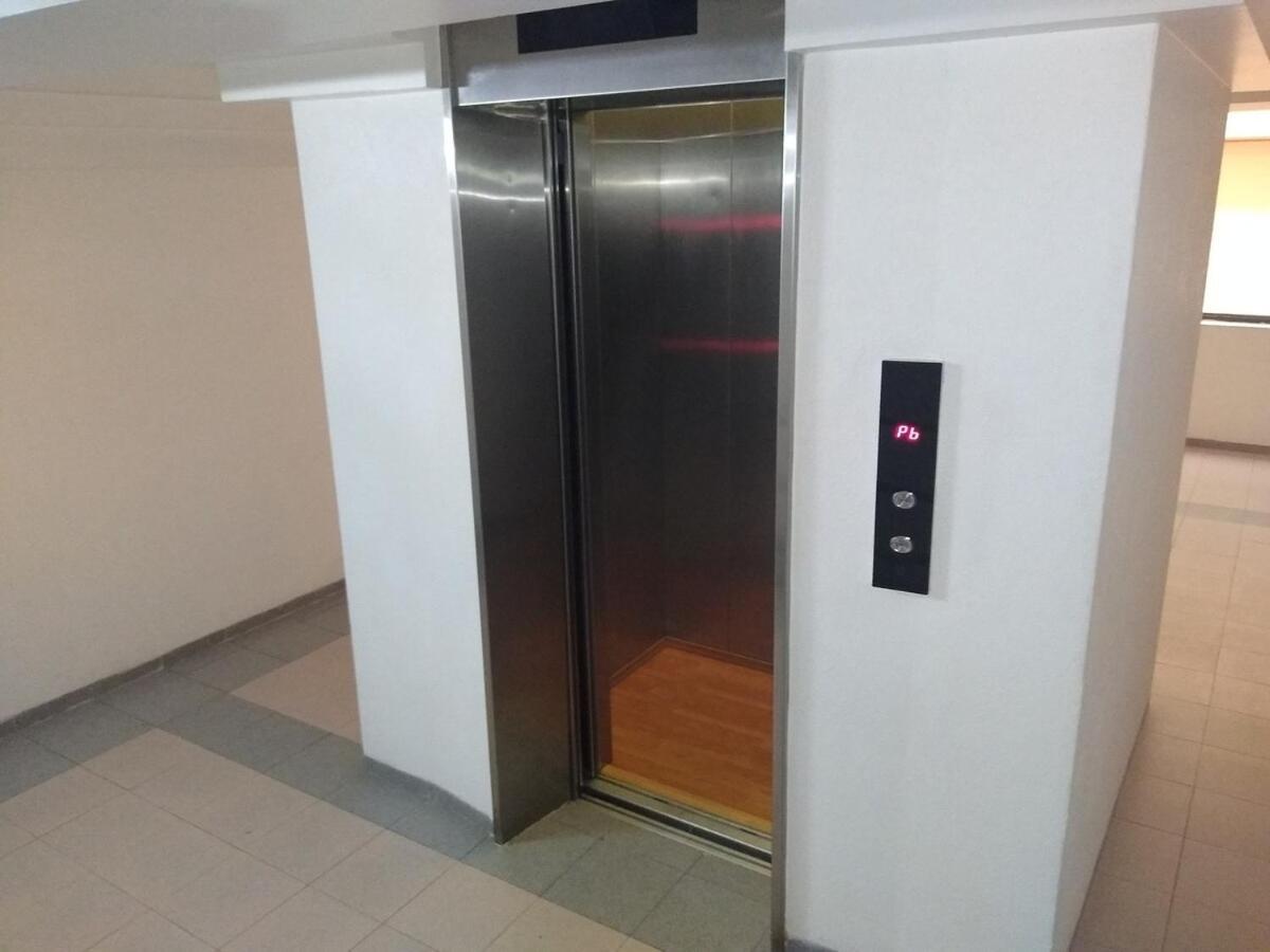 Apartment Spacious Located Very Close To Wtc