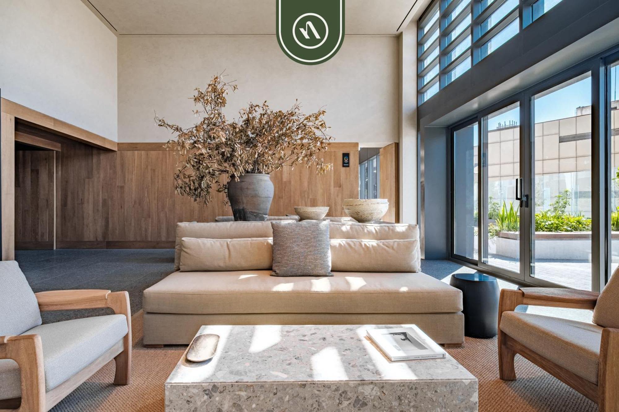 Luxury - Revolution Monument View - Gym Apartment