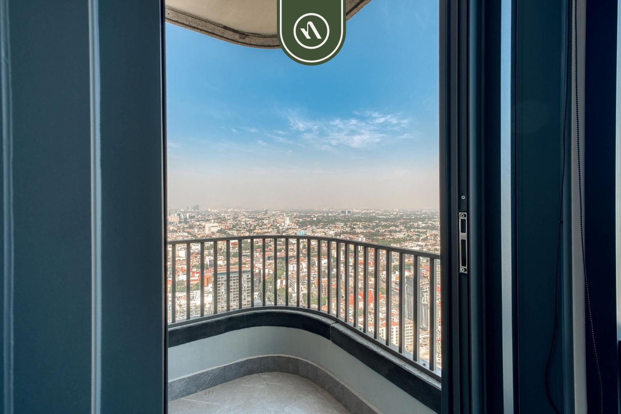 Luxury - Revolution Monument View - Gym Apartment *