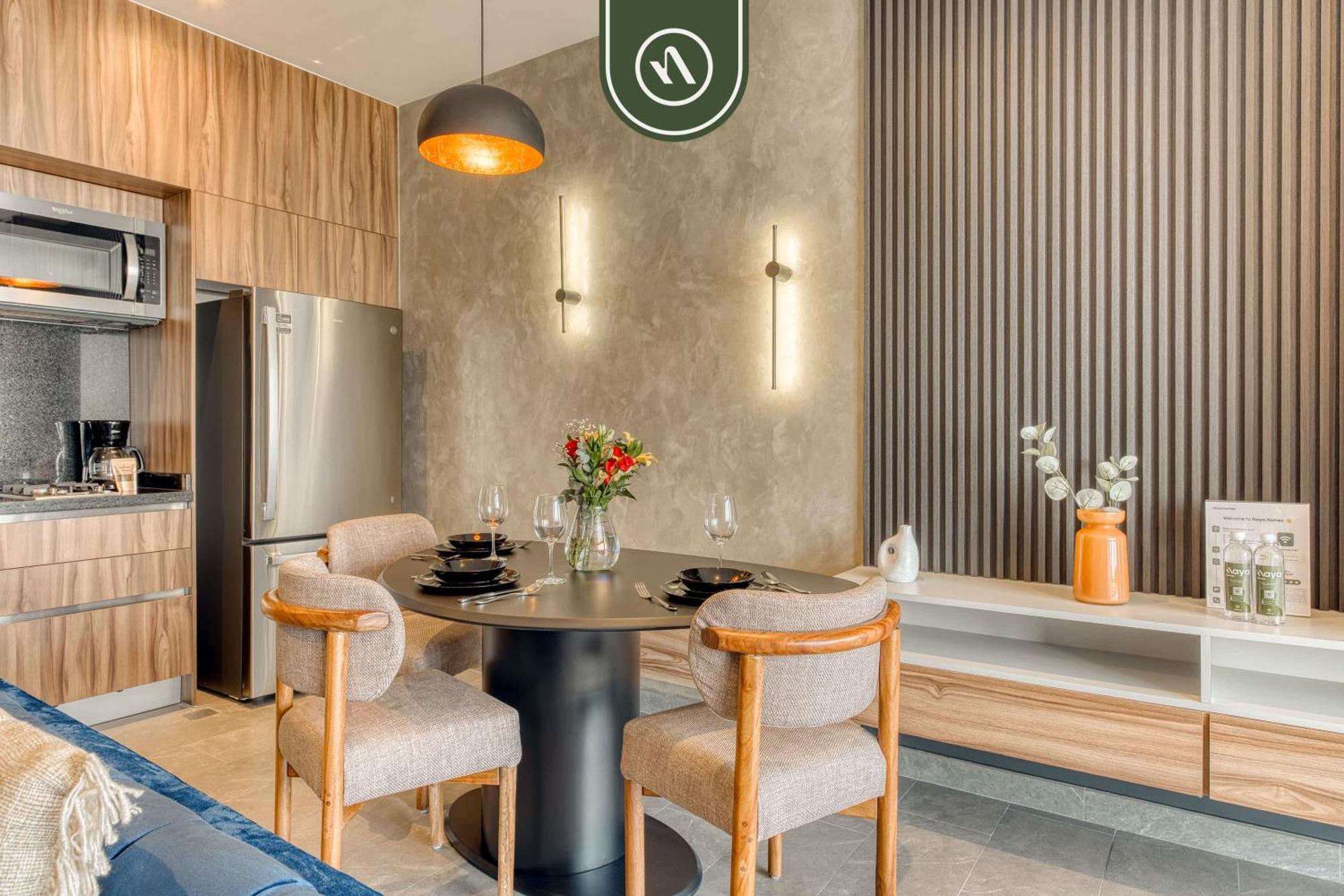 Luxury - Revolution Monument View - Gym Apartment