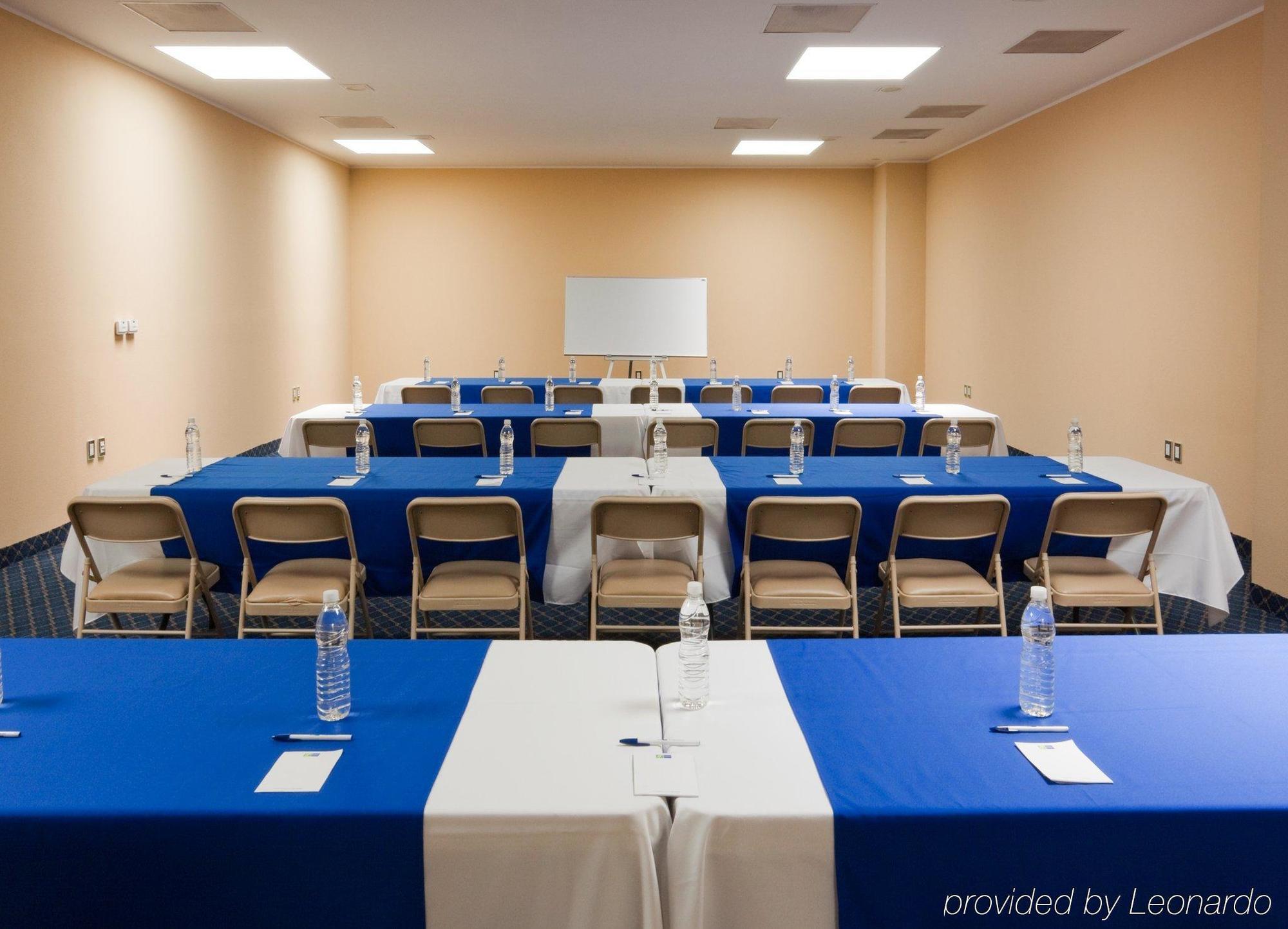 Hotel Express Santa Fe By Ihg 4*