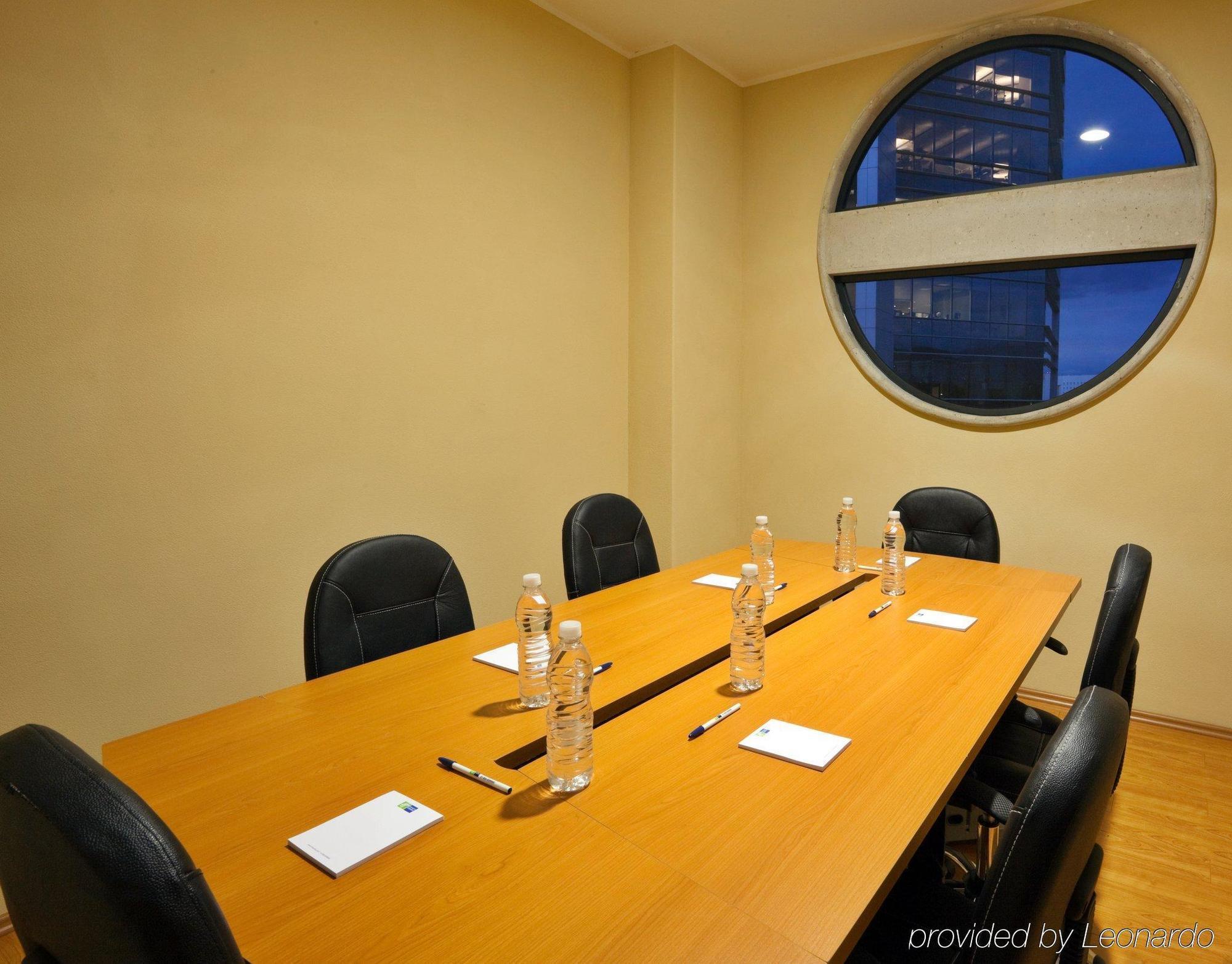 Hotel Express Santa Fe By Ihg 4*