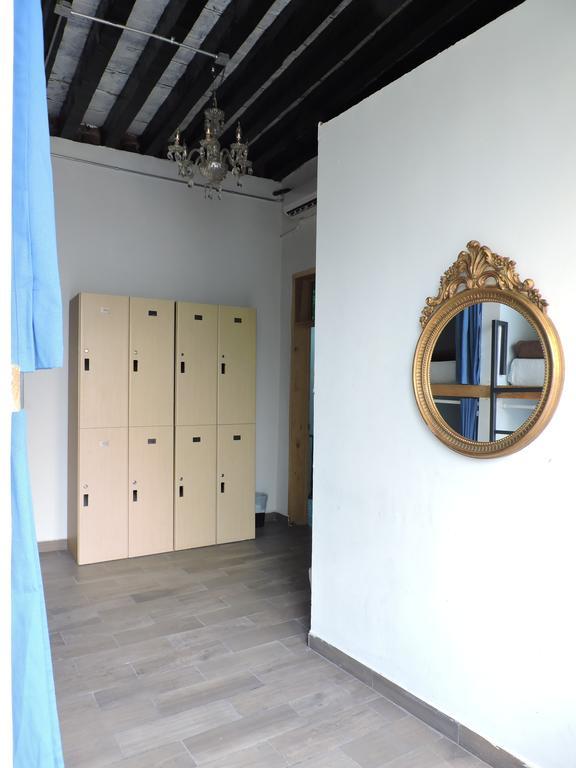 Hostel Capsule *