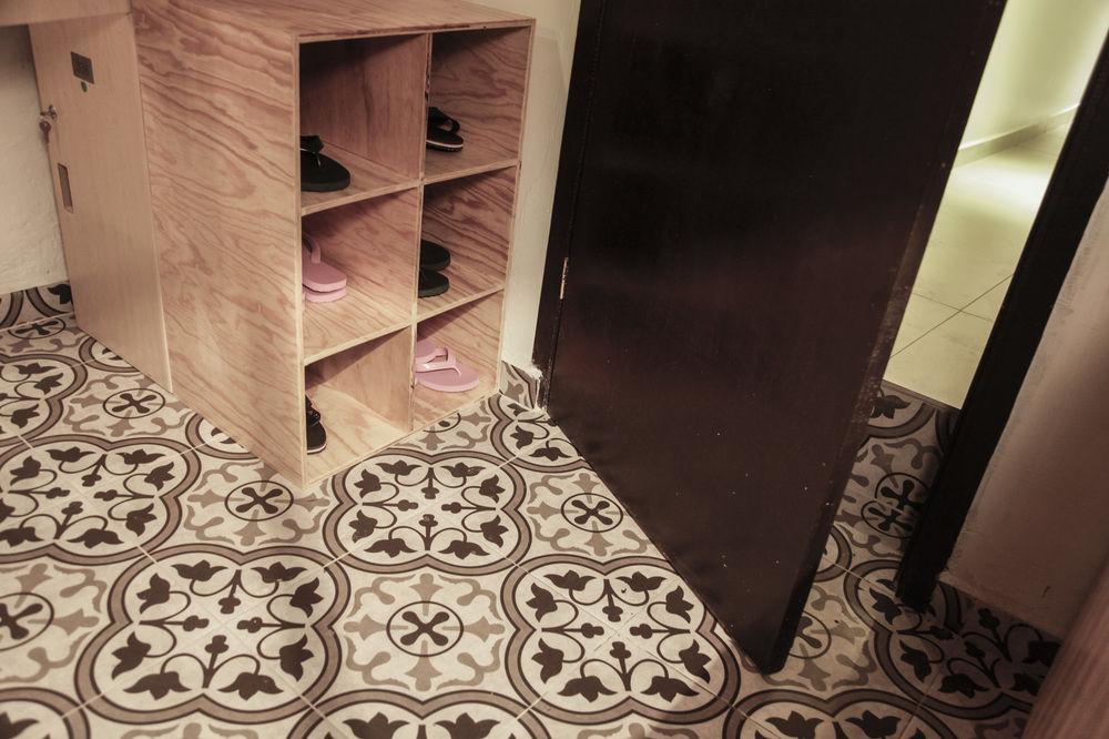 Capsule Hostel *