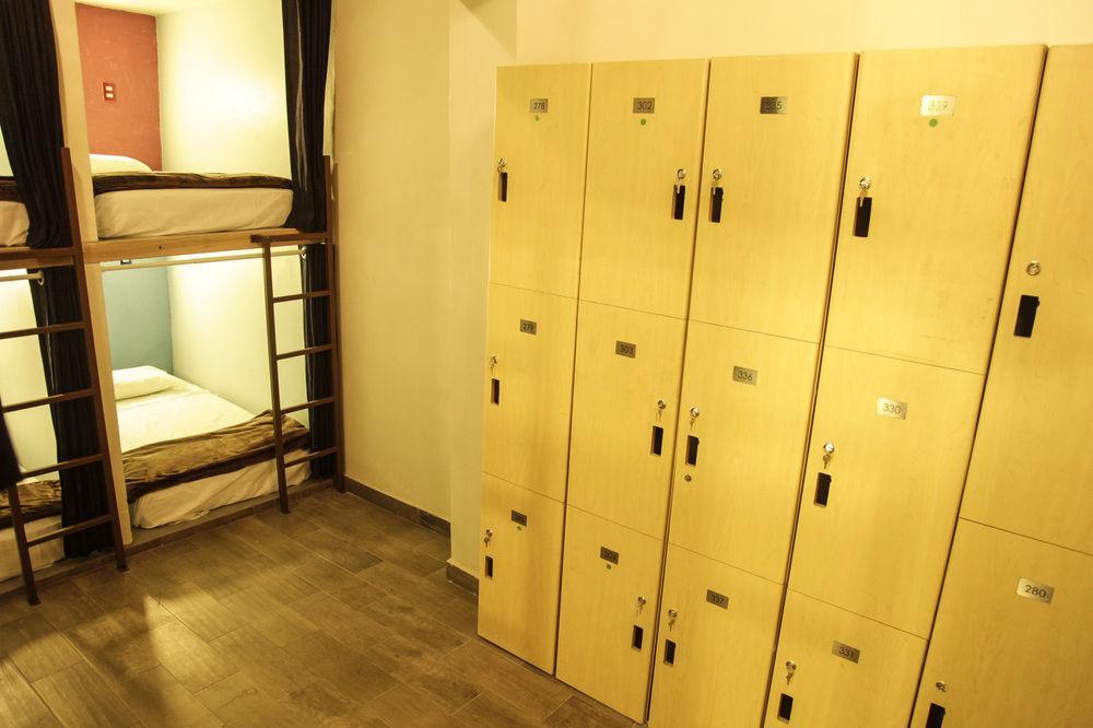 Capsule Hostel *