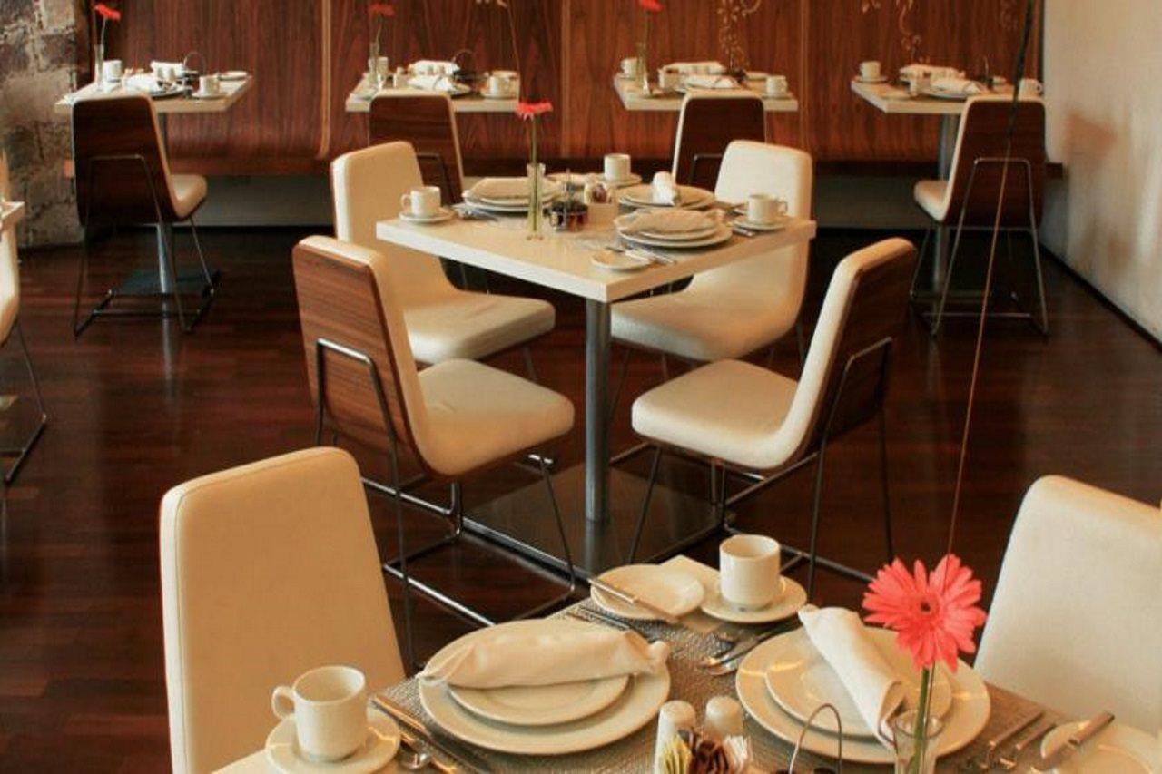 Hotel De Cortes 5*