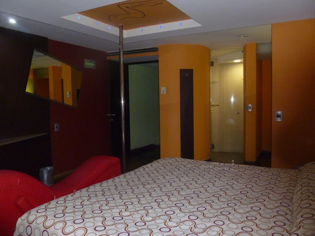 Love hotel Auto Rosso Mexico City