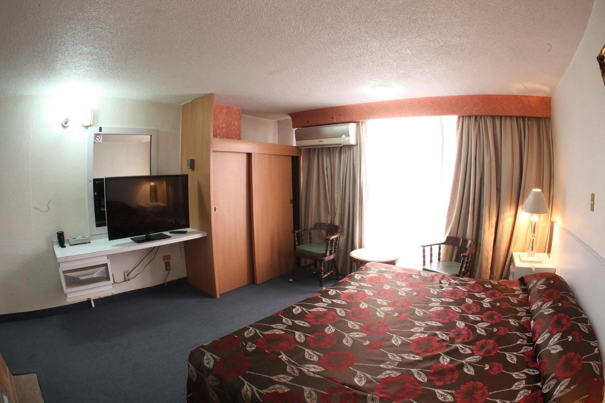 Reforma Avenue Hotel