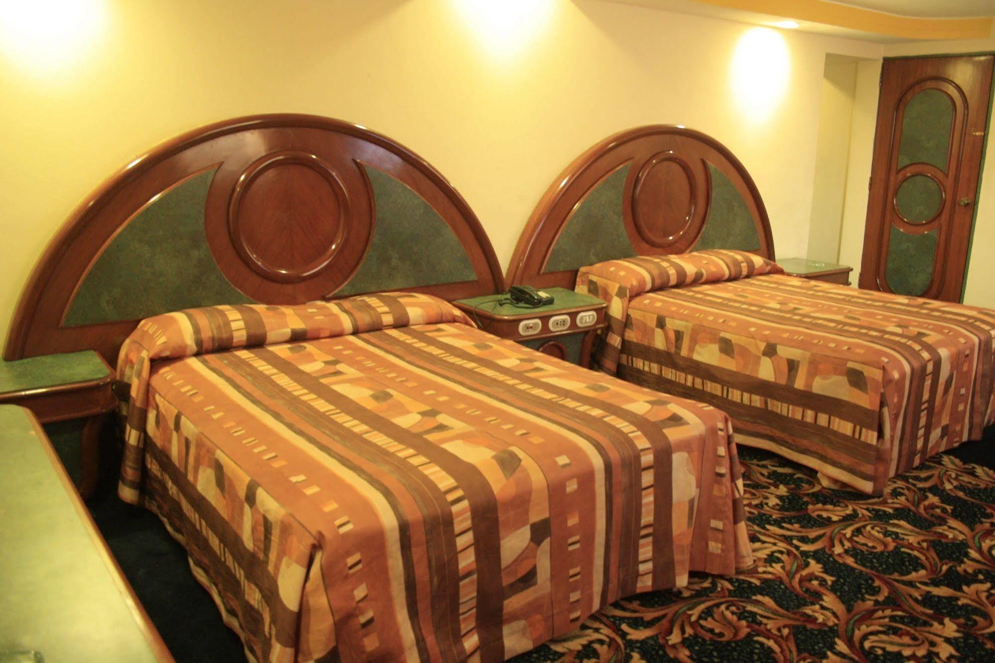 El Senador Hotel