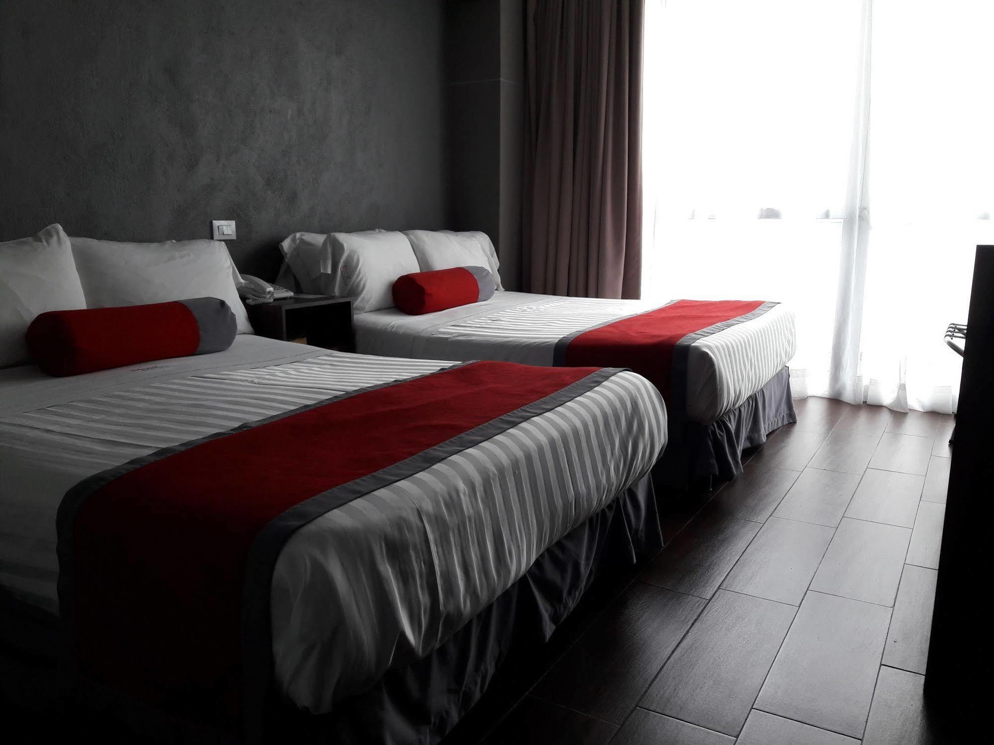 Hotel Block 4*