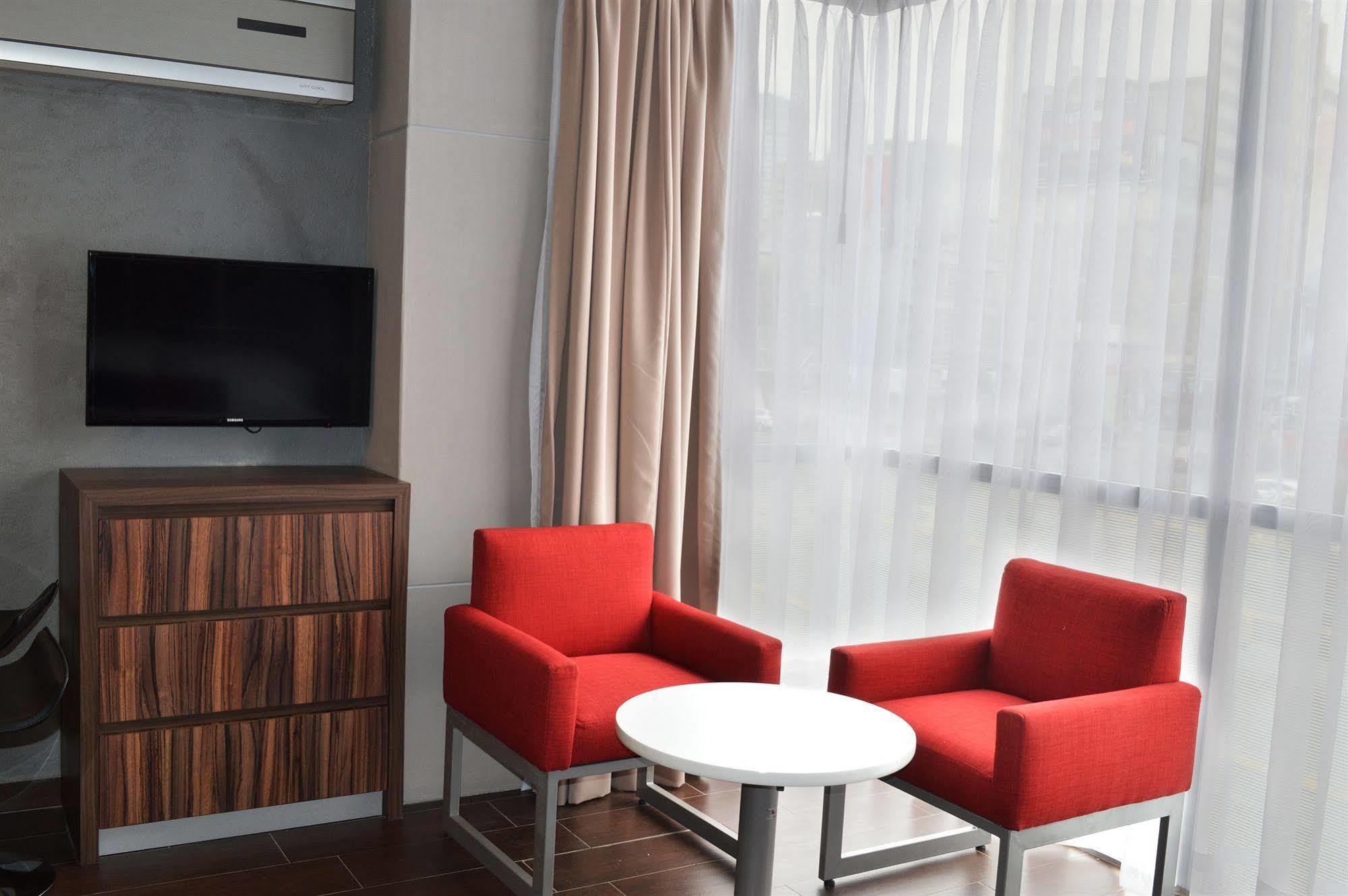 Hotel Block 4*
