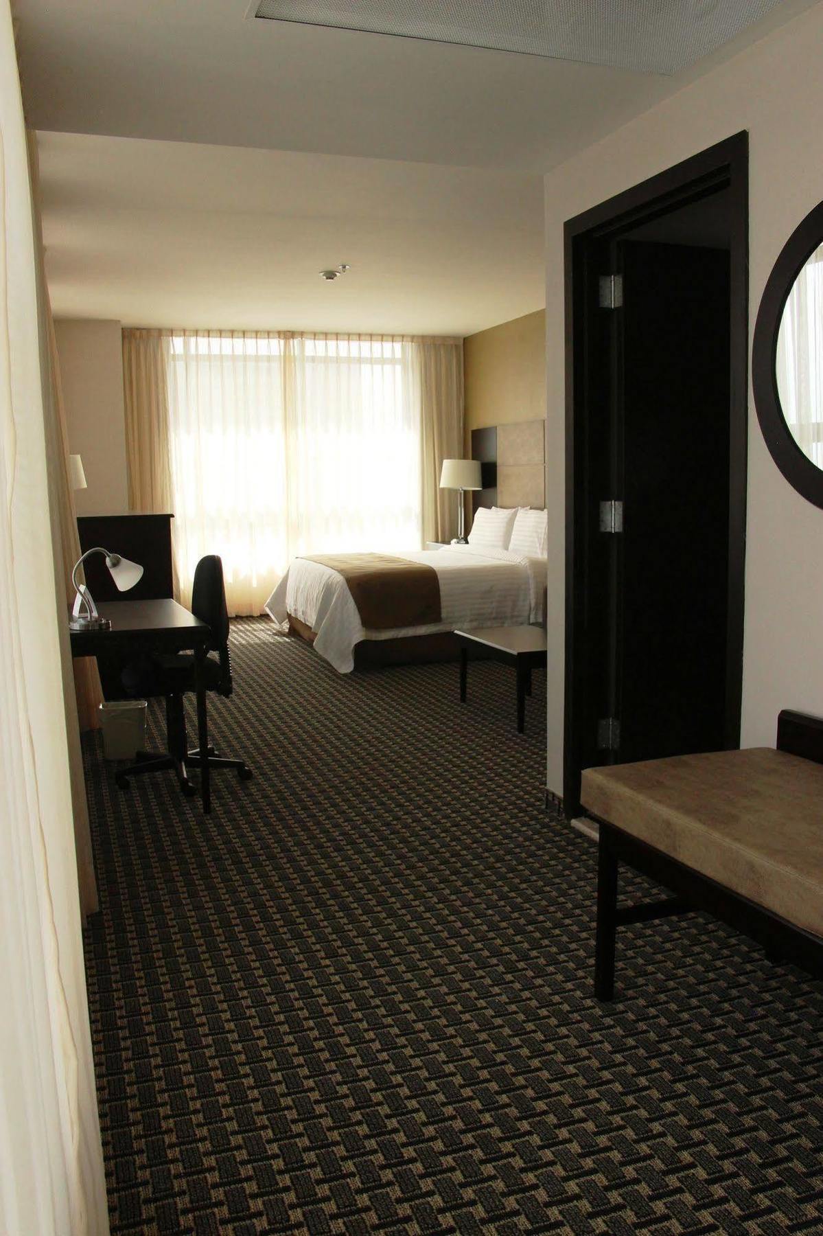 Express Santa Fe By Ihg Hotel 4*