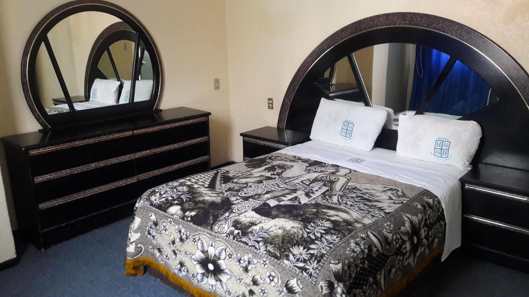 Hotel Polly