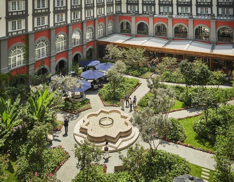 Four Seasons Hotel 5*