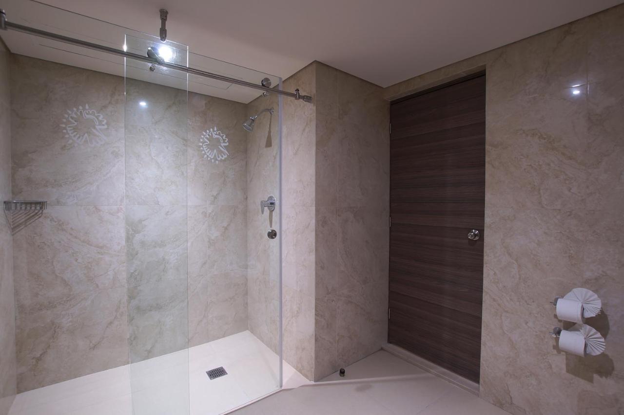 Econo Express 3*