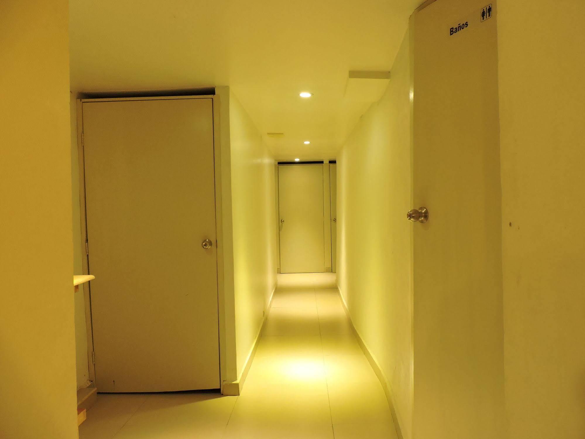 Capsule Hostel *