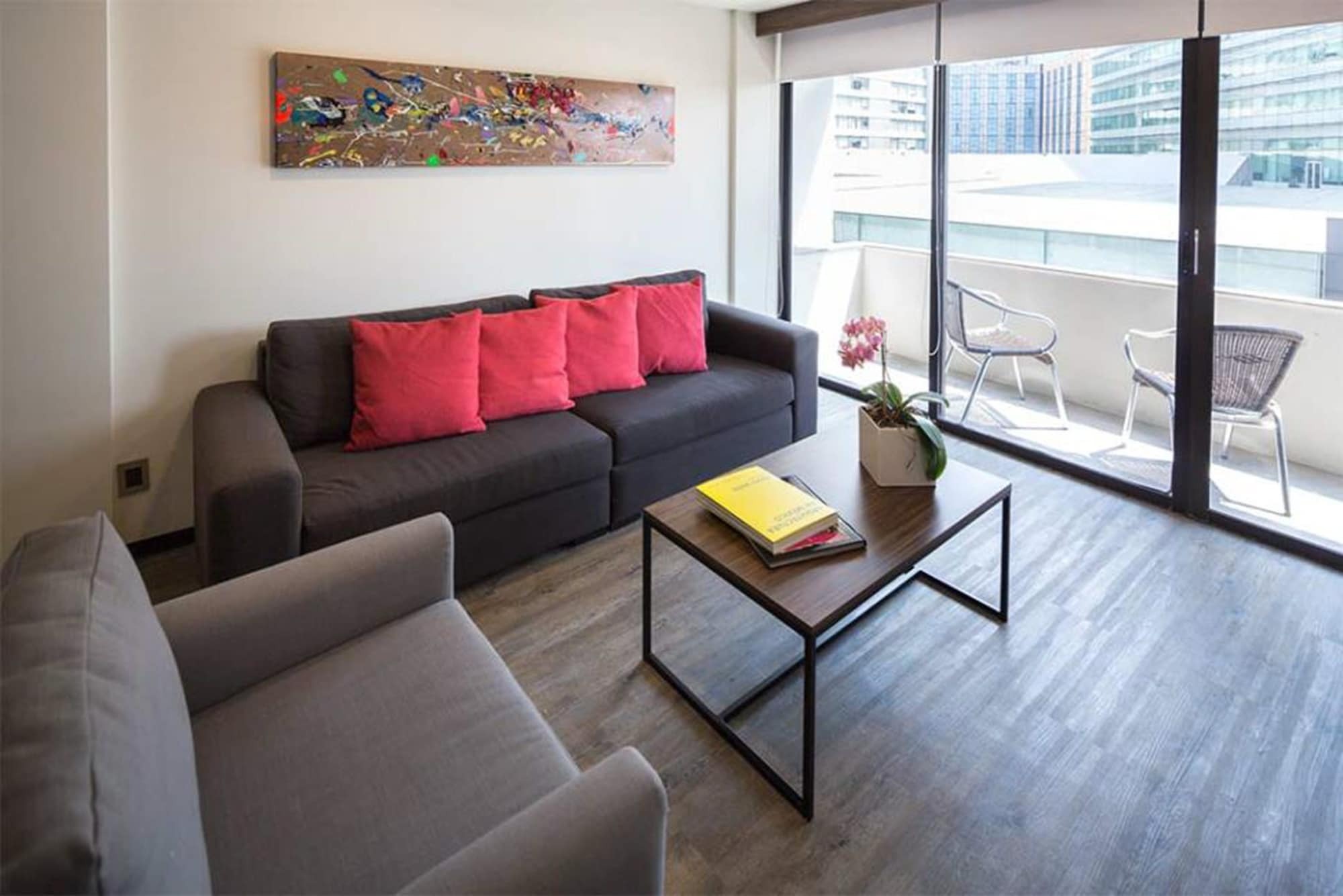 Flowsuites Wtc Aparthotel 4*