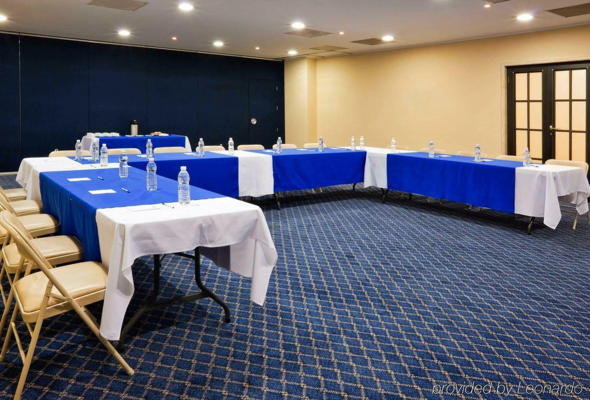 Hotel Express Santa Fe By Ihg 4*