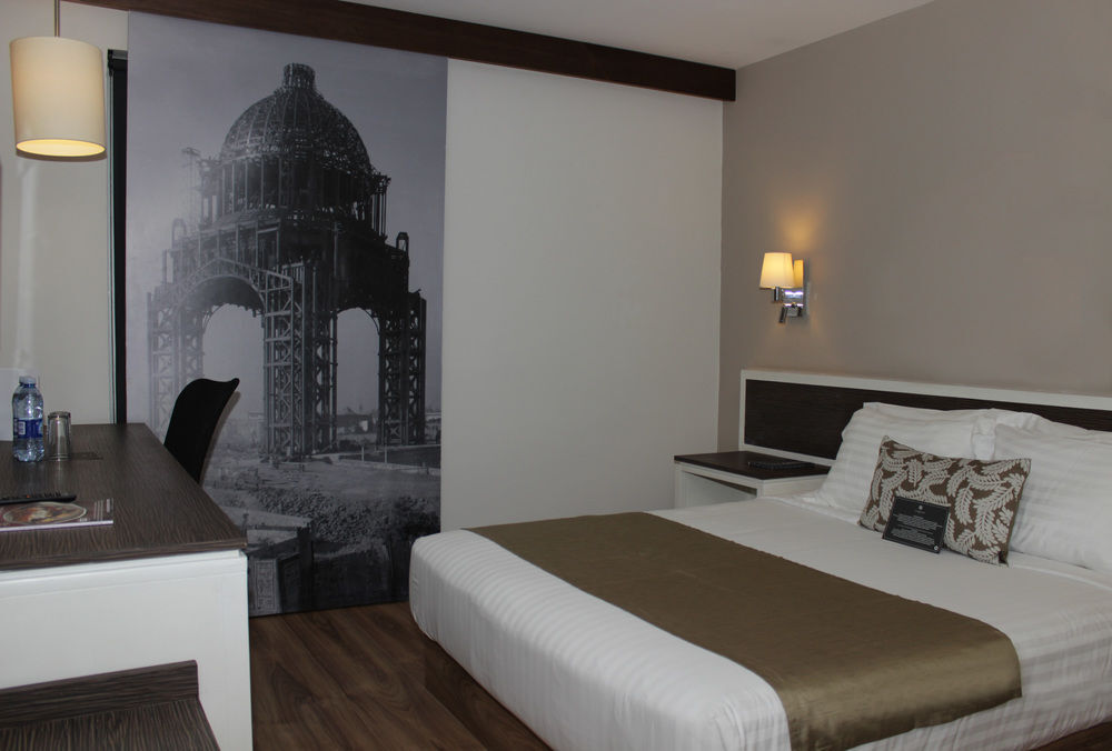 Hotel Plaza Revolución