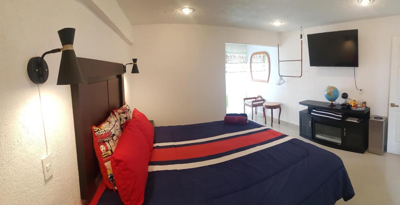 Capsule hotel Sputnik Mex Airport *