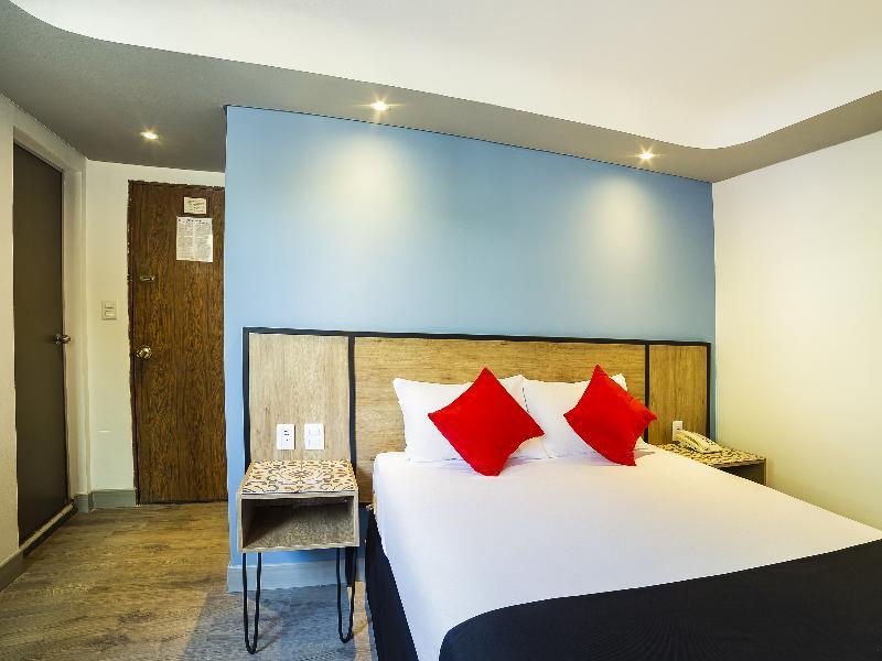 Capital O 104 Marti Hotel 3*