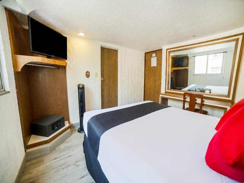 Capital O 104 Marti Hotel 3*