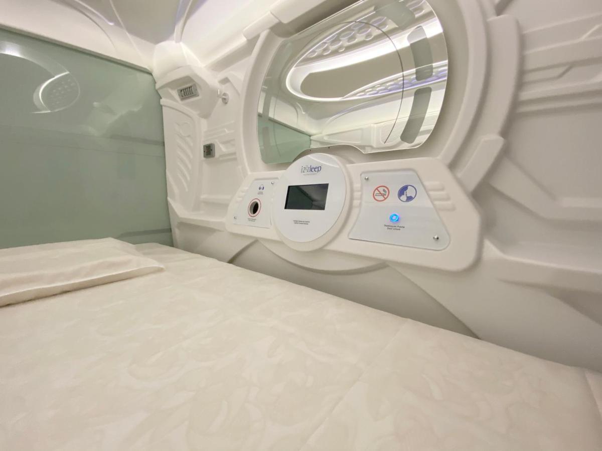 Capsule hotel Izzzleep Wtc Mexico City