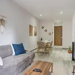 Charming Apartment With Pool, Gym, And Jacuzzi - Kansas 113