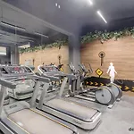 Charming Apartment With Pool, Gym, And Jacuzzi - Kansas 113