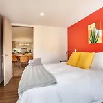 Moderno Mexicano 3Br/2Ba 200Mbps