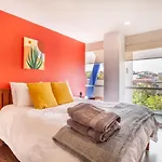 Moderno Mexicano 3Br/2Ba 200Mbps