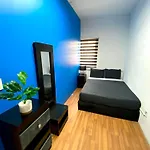 Roomies Hostel - World Trade Center