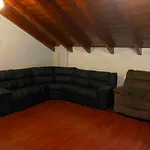 Alojamiento Tipo Cabana, Rodeado De Bosque