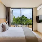 Luxury Calderon