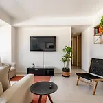 D402 - 2Br - 2Bth