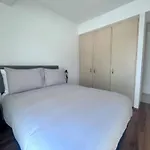 D402 - 2Br - 2Bth