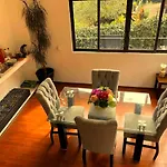 Alojamiento Tipo Cabana, Rodeado De Bosque