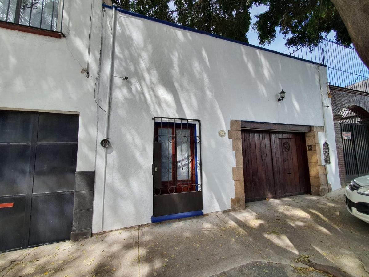 El Beso De Frida Y Diego. Guest house