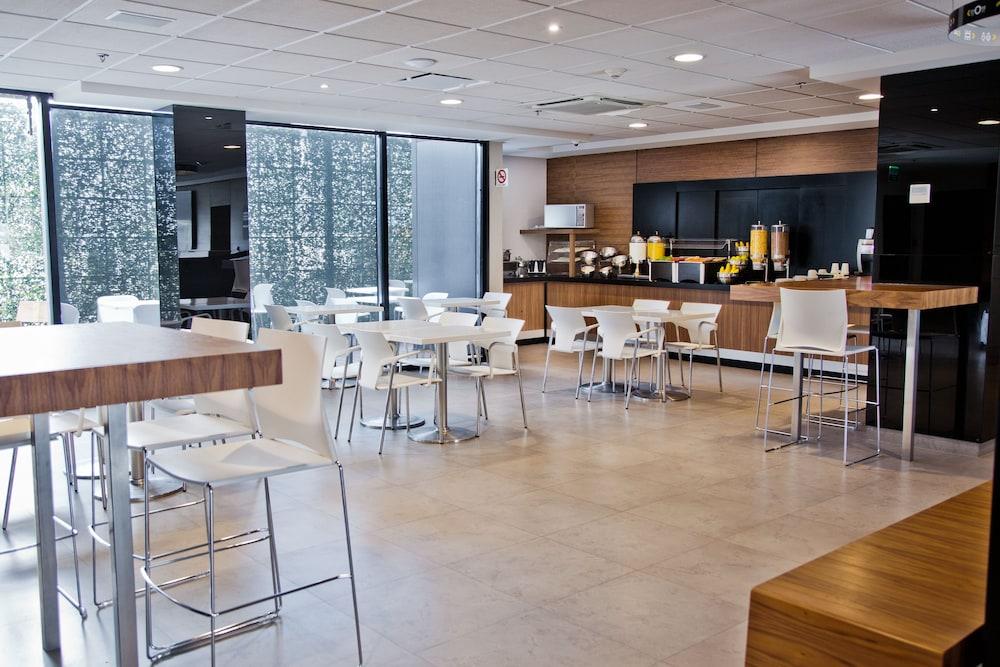 Express Satelite By Ihg Hotel 4*