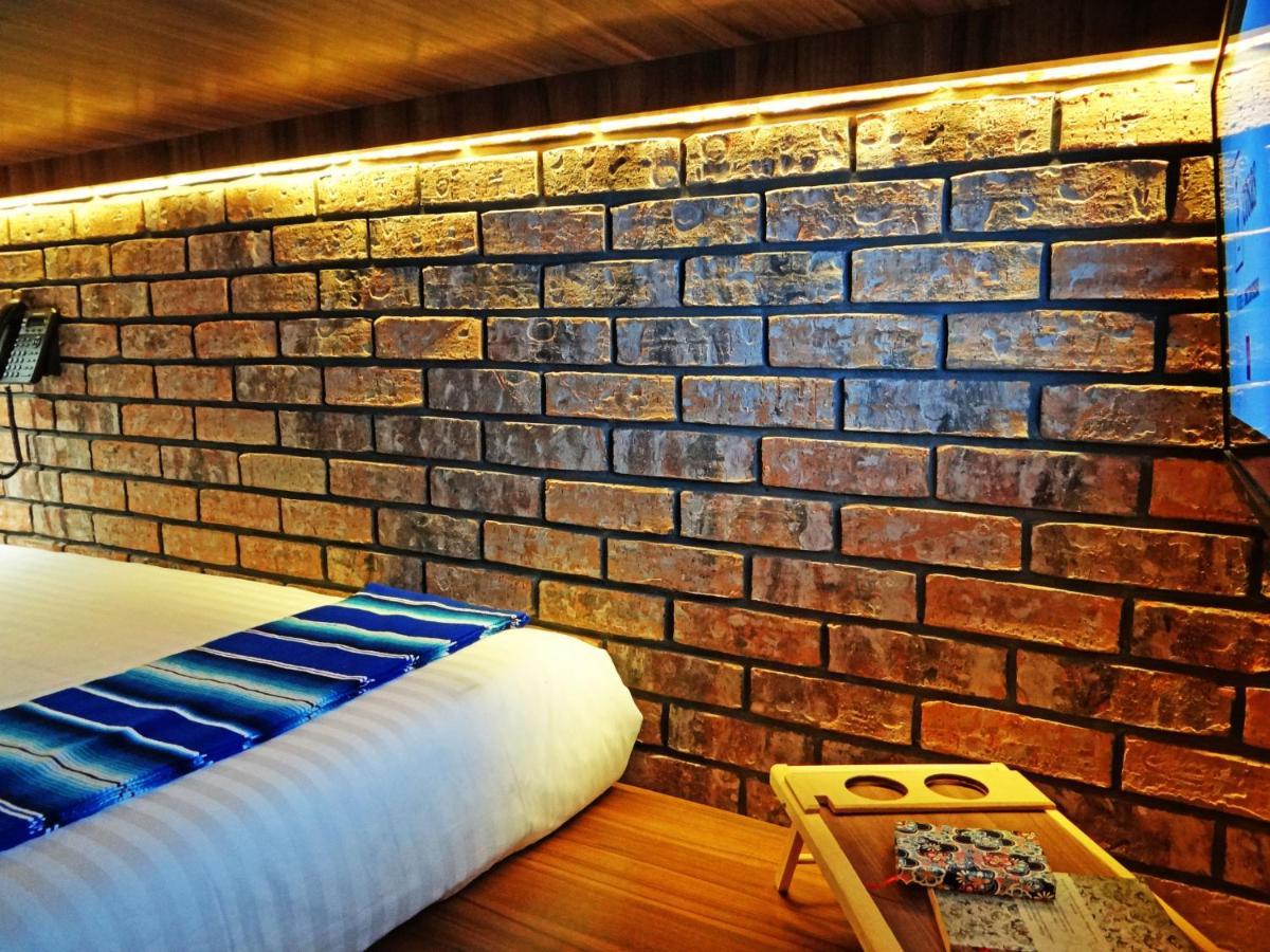 Cadillac Cocoon Beds Capsule hotel *