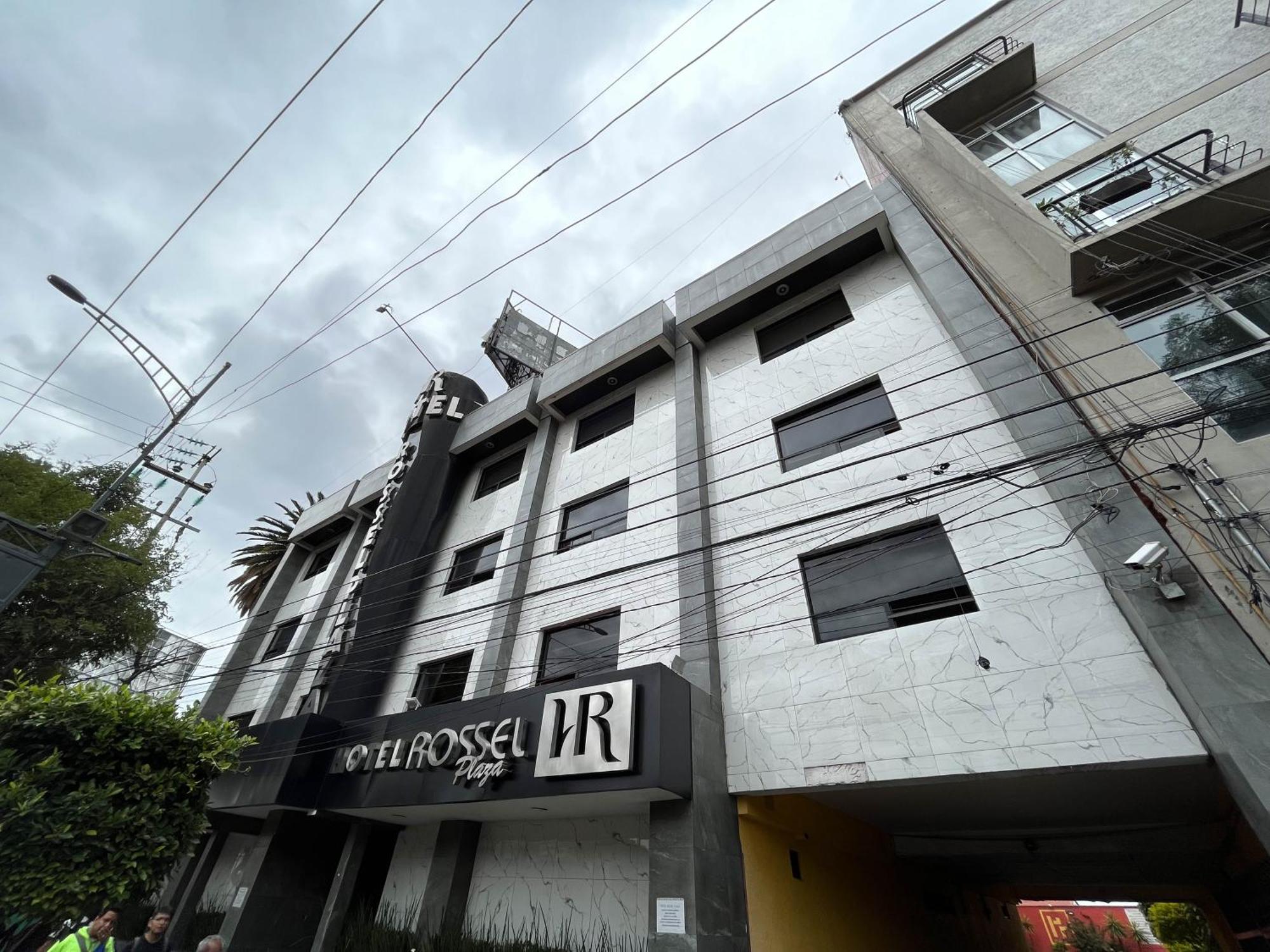 Rossel Plaza Hotel *